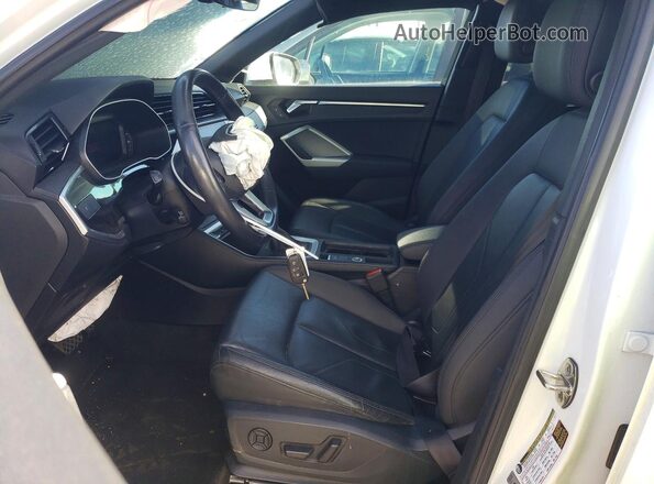 WA1AUCF38M1087975 2021 AUDI Q3 White Սալոնի դիմացի տեսք