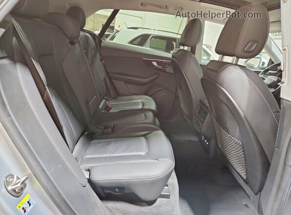 WA1AVAF17LD000533 2020 AUDI Q8 Silver Vista interior trasera