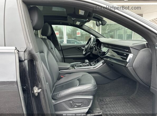 WA1AVAF1XKD009869 2019 AUDI Q8 Black Вид салону спереду