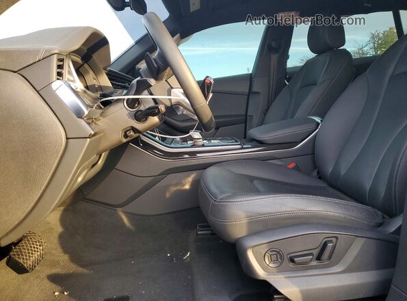WA1AVBF19SD015684 2025 AUDI Q8 Black წინა სალონის ხედი