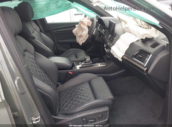 WA1B4AFY3R2025258 2024 AUDI SQ5 Gray Vista interior delantera
