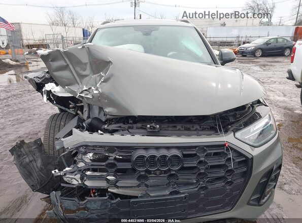 WA1B4AFY3R2025258 2024 AUDI SQ5 Gray Vista interior trasera