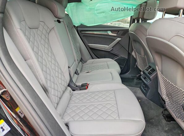WA1B4AFY6S2015023 2025 AUDI SQ5 Черный Вид задней части салона