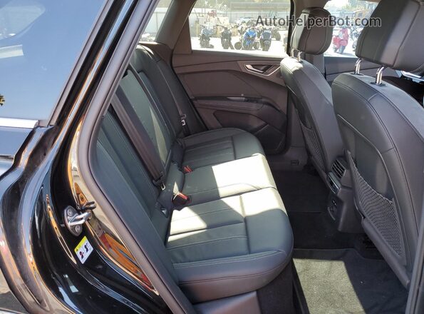 WA1BCBFZ0RP003688 2024 AUDI Q4 Black 