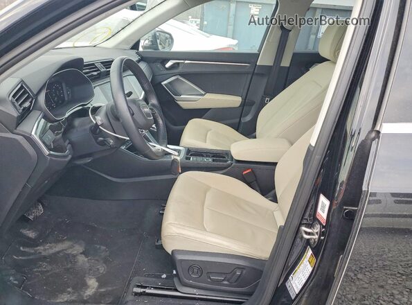 WA1BECF32K1069910 2019 AUDI Q3 Black Front interior view