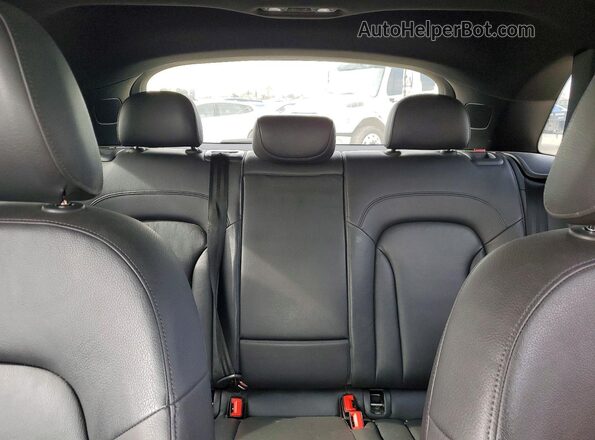 WA1BFCFS7GR002118 2016 AUDI Q3 Silver Widok tylnych siedzeń