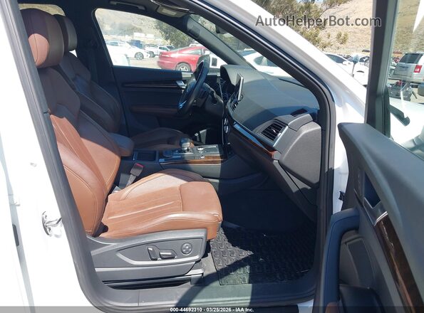 WA1BNAFY5K2042999 2019 AUDI Q5 White Widok wnętrza z przodu