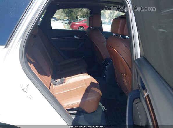 WA1BNAFY5K2042999 2019 AUDI Q5 White Widok naklejki z numerem VIN