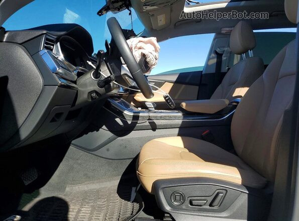 WA1BVAF10LD021910 2020 AUDI Q8 White Вид салону спереду