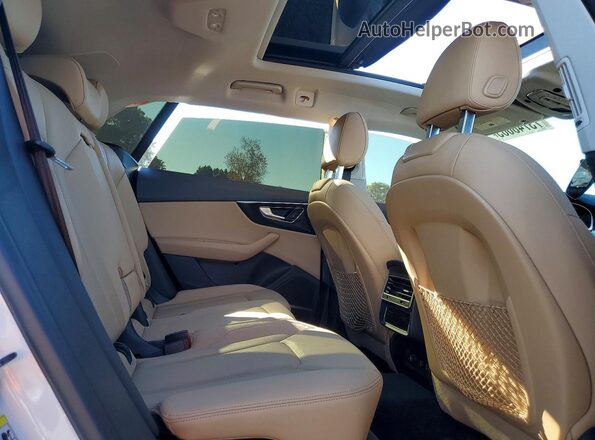 WA1BVAF10LD021910 2020 AUDI Q8 White Вид задньої частини салону