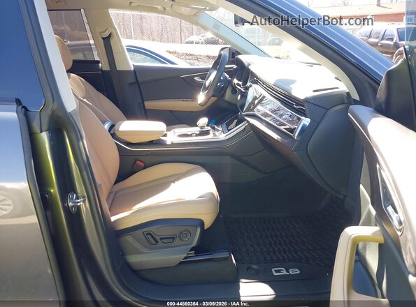 WA1BVBF11SD019099 2025 AUDI Q8 Gray Vista interior delantera