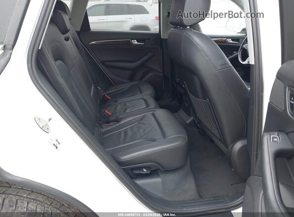 WA1C2AFP1HA078840 2017 AUDI Q5 White Widok naklejki z numerem VIN