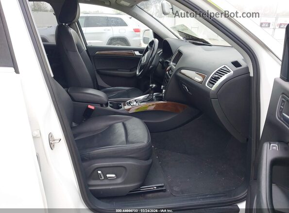 WA1C2AFP1HA078840 2017 AUDI Q5 White Widok wnętrza z przodu