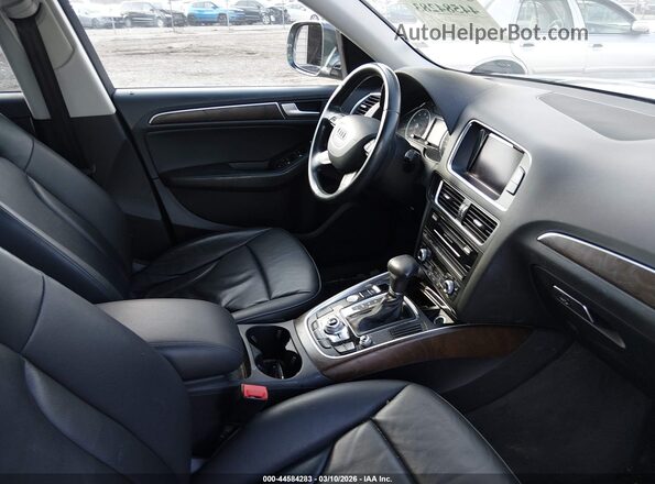 WA1C2AFP2HA065613 2017 AUDI Q5 Серый Вид салона спереди