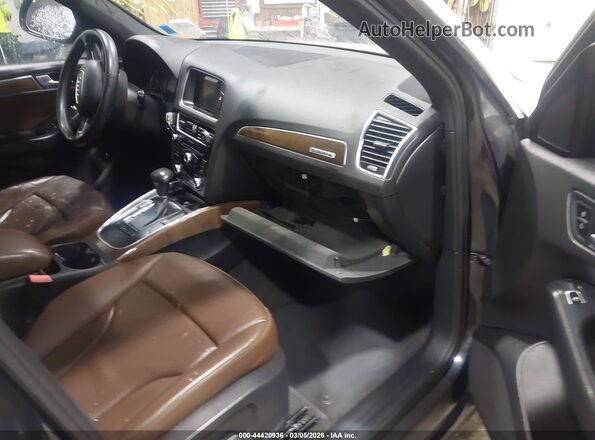 WA1C2AFP7HA021557 2017 AUDI Q5 White Front interior view