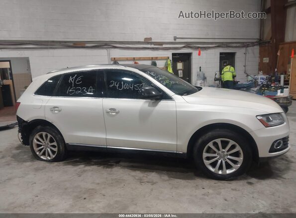 WA1C2AFP7HA021557 2017 AUDI Q5 White 360 interior view
