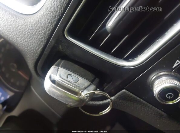 WA1C2AFP7HA021557 2017 AUDI Q5 White Dashboard view