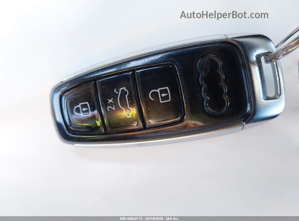 WA1CAAGE6RB010982 2024 AUDI Q8 E-TRON Gray ძრავის განყოფილების ხედი