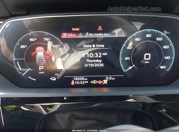 WA1CAAGE6RB010982 2024 AUDI Q8 E-TRON Gray წინა პანელის ხედი