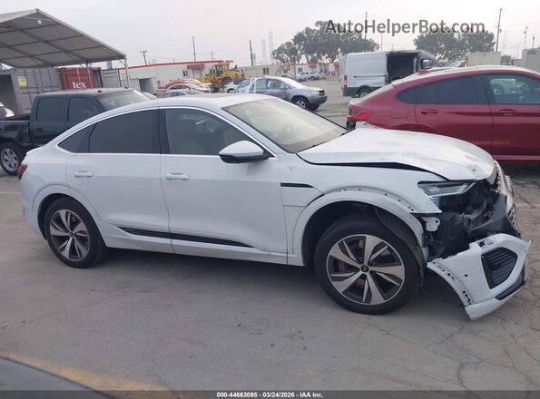 WA1CAAGE6RB016572 2024 AUDI Q8 E-TRON White Սալոնի հետևի տեսք