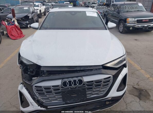WA1CAAGE6RB016572 2024 AUDI Q8 E-TRON White Սարքավորումների վահանակի տեսք
