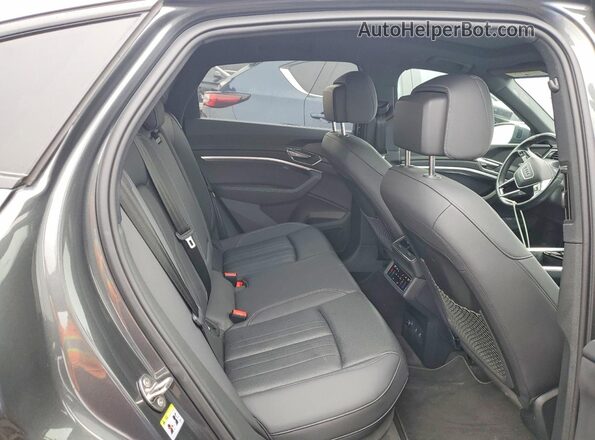 WA1CAAGEXRB020141 2024 AUDI Q8 Gray 