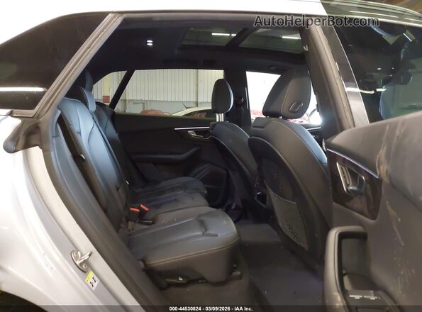 WA1CVAF18KD043866 2019 AUDI Q8 Silver Widok naklejki z numerem VIN