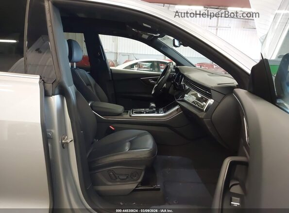 WA1CVAF18KD043866 2019 AUDI Q8 Silver Widok wnętrza z przodu