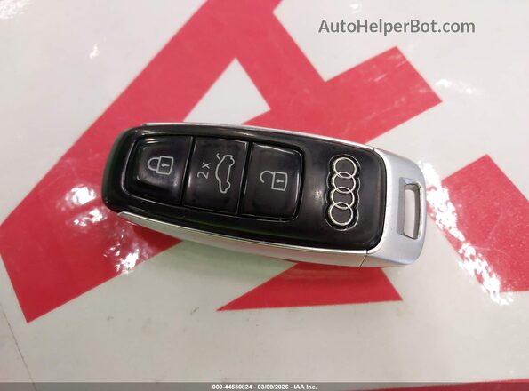 WA1CVAF18KD043866 2019 AUDI Q8 Silver Widok deski rozdzielczej