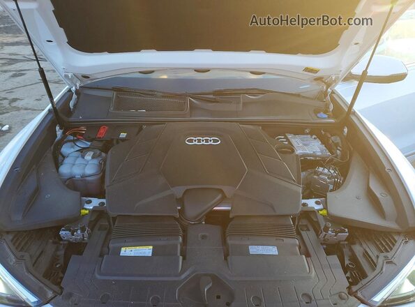 WA1CVBF11RD003841 2024 AUDI Q8 White Вид підкапотного простору