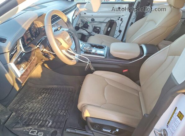 WA1CVBF11RD003841 2024 AUDI Q8 White Вид салону спереду
