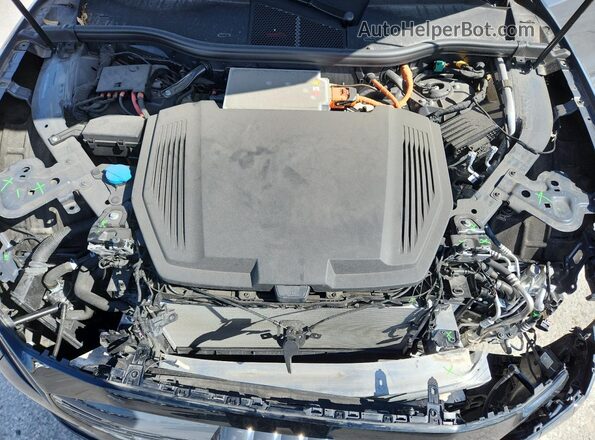 WA1DAAGE4RB054449 2024 AUDI Q8 Gray Вид підкапотного простору