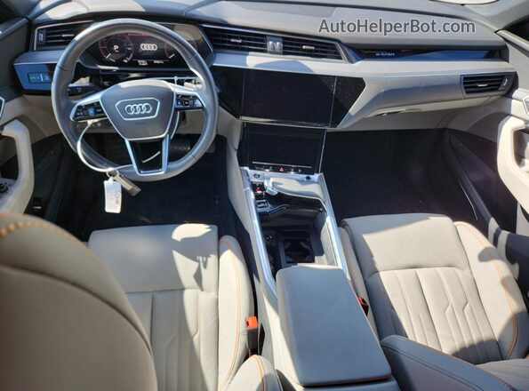 WA1DAAGE4RB054449 2024 AUDI Q8 Gray Вид панелі приладів