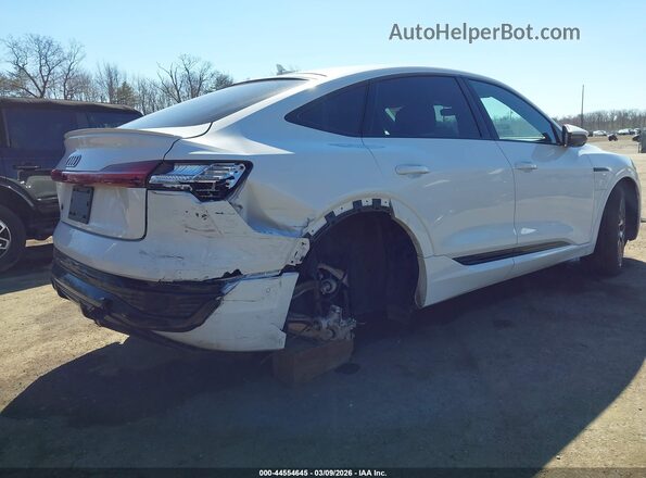 WA1DABGE3RB060698 2024 AUDI Q8 E-TRON White Widok z przodu