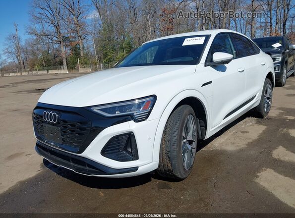 WA1DABGE3RB060698 2024 AUDI Q8 E-TRON White Przód lewy