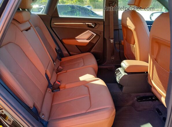 WA1DECF30M1020300 2021 AUDI Q3 Черный Вид задней части салона