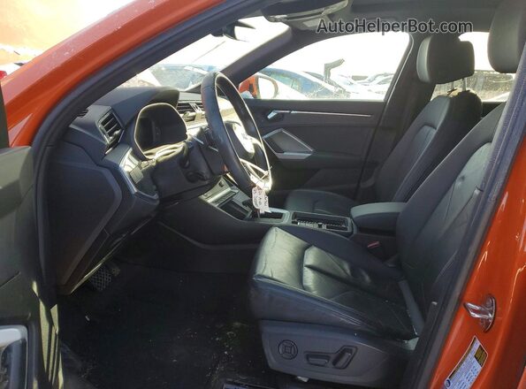 WA1DECF30M1020653 2021 AUDI Q3 Orange Front interior view
