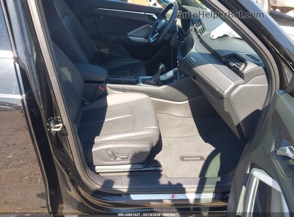 WA1DECF31M1068775 2021 AUDI Q3 Black Widok wnętrza z przodu