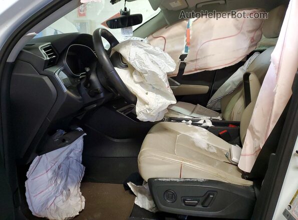 WA1DECF34P1082822 2023 AUDI Q3 White Vista interior delantera