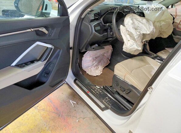 WA1DECF34P1082822 2023 AUDI Q3 White Vista del salpicadero