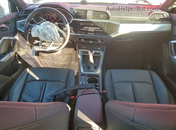 WA1DECF34R1054750 2024 AUDI Q3 Red Вид панелі приладів