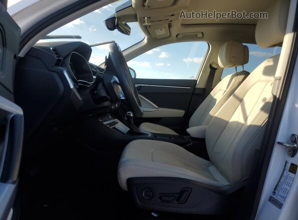 WA1DECF36M1028417 2021 AUDI Q3 White Front interior view