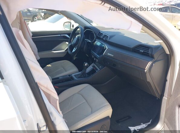 WA1DECF37N1013197 2022 AUDI Q3 White წინა სალონის ხედი