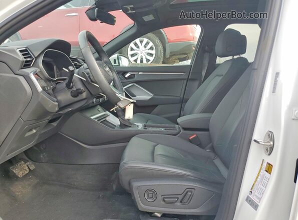 WA1DECF37P1113772 2023 AUDI Q3 Белый Вид салона спереди