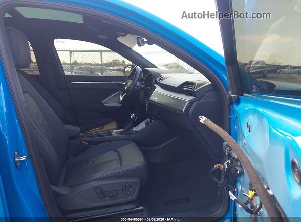 WA1DECF39P1139807 2023 AUDI Q3 Blue Vista interior delantera