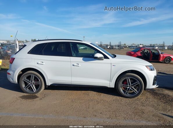 WA1E2AFY5R2113960 2024 AUDI Q5 White Vista interior trasera