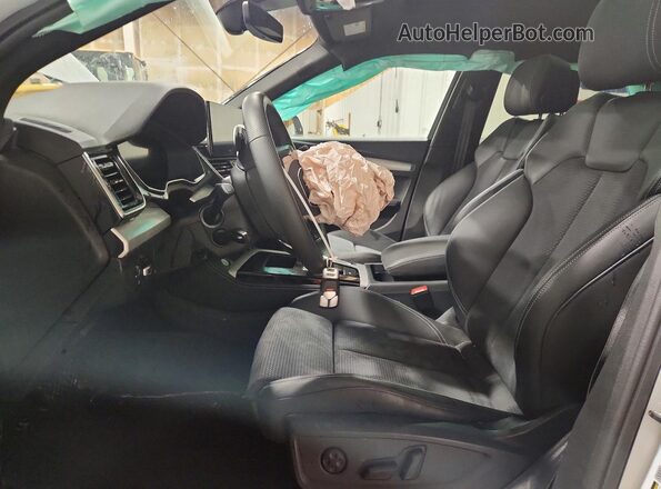 WA1E2AFY8R2079061 2024 AUDI Q5 White წინა სალონის ხედი