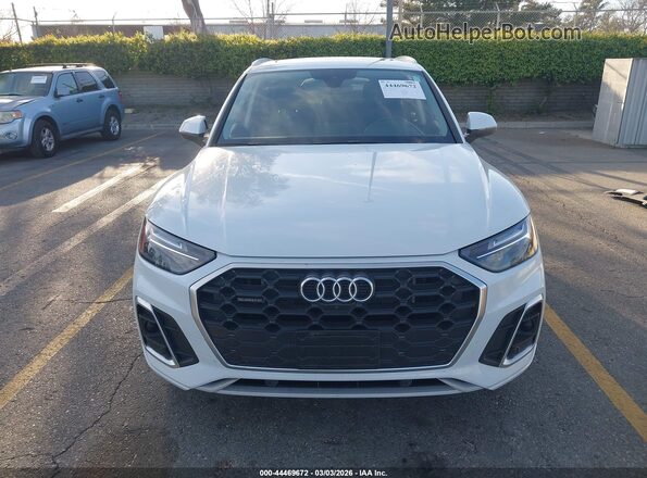 WA1E2AFYXM2043333 2021 AUDI Q5 White Vista interior trasera