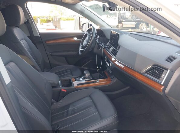 WA1E2AFYXM2043333 2021 AUDI Q5 White Vista interior delantera