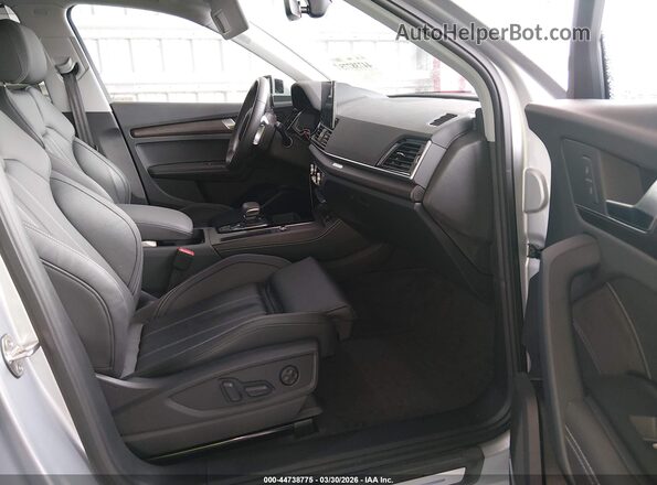 WA1EAAFY6P2114230 2023 AUDI Q5 Серебряный Вид салона спереди